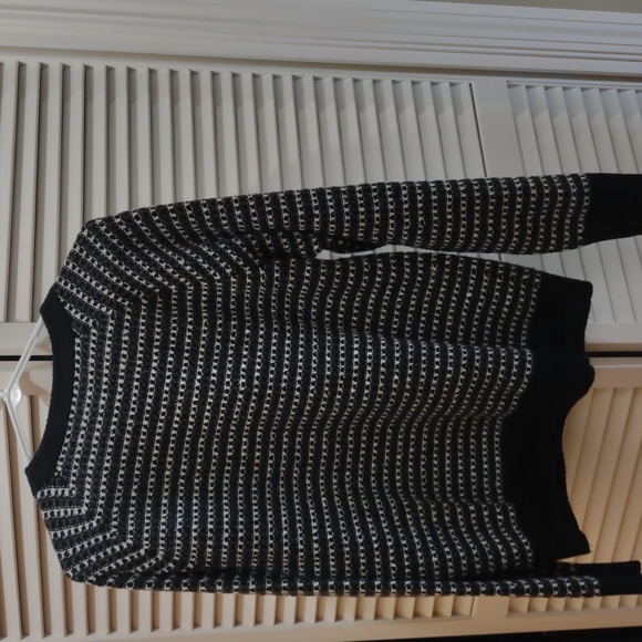 Black and White sweater size L women's - Picture 2 of 3